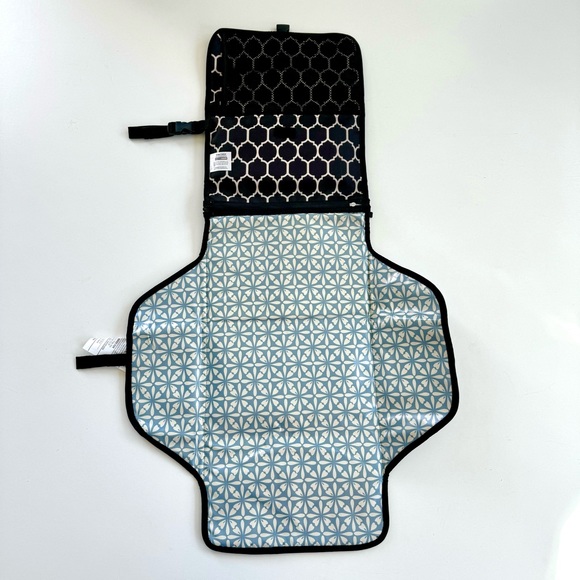 Skip Hop Pronto Baby Portable Changing Station & Diaper Changing Pad Clutch Onyx - Picture 2 of 16